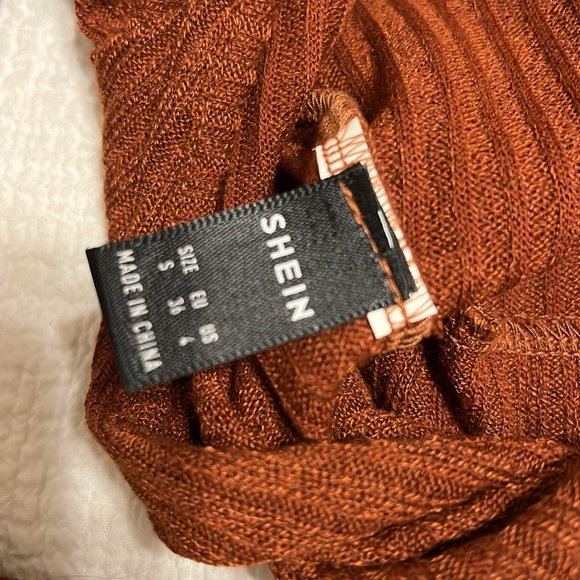 Orange mock neck crop top - Picture 3 of 3